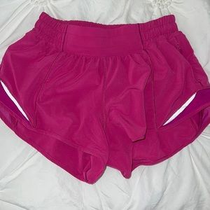Lululemon Hotty hot 2.5 size 4 low rise